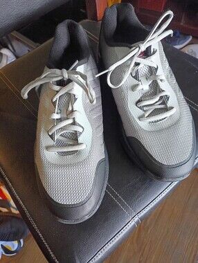 Fila Men's Gray and Black Athletic Sneakers